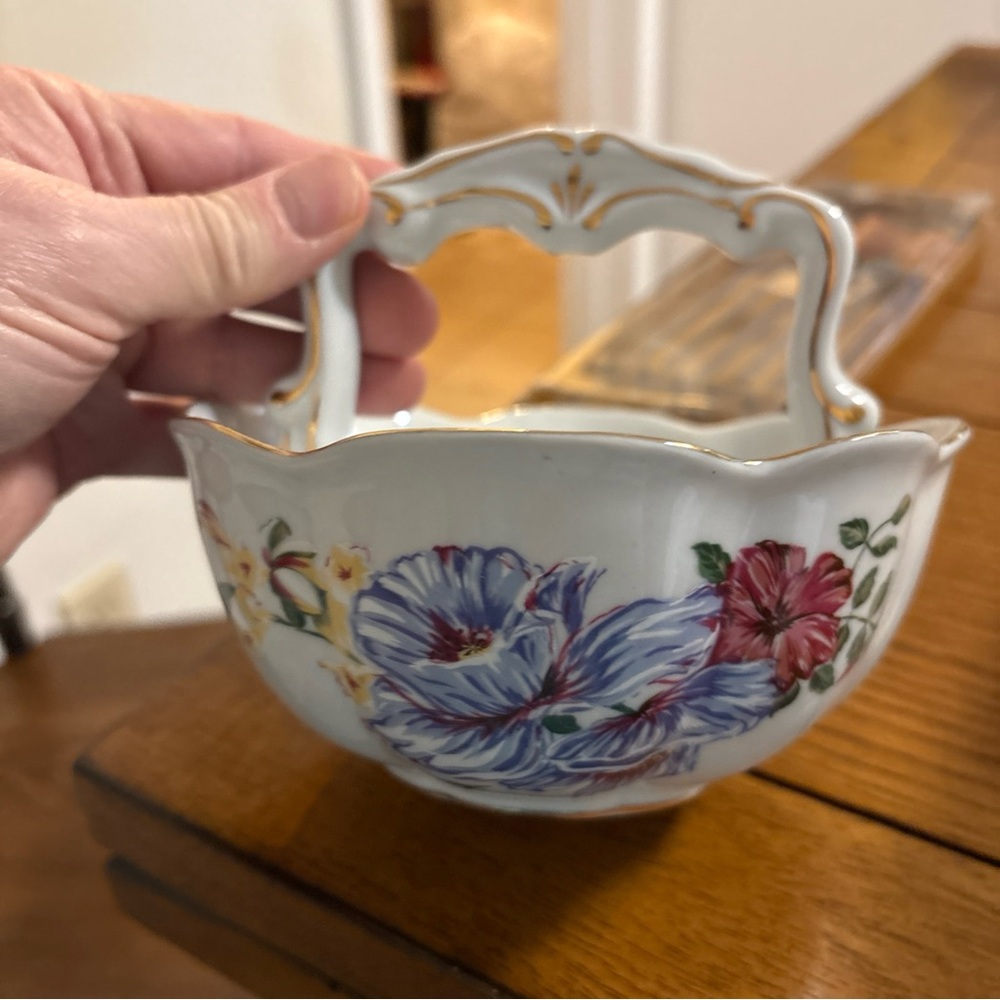 Royal Gallery Floral Basket - Picture 6 of 8